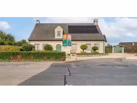 maison de famille prête à emménager avec 4 chambres et jardin