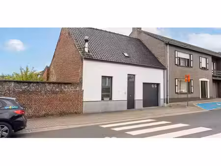 maison prête à emménager avec jardin et dépendance au centre de kruishoutem