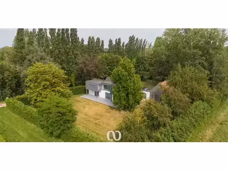 maison spacieuse sur 6.095 m² avec un excellent accès à kruishoutem