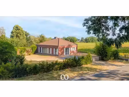 maison de rénovation avec une vue magnifique sur la zone agricole.