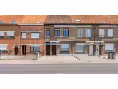 maison familiale spacieuse avec jardin et emplacement de parking près du centre d'oudenaar