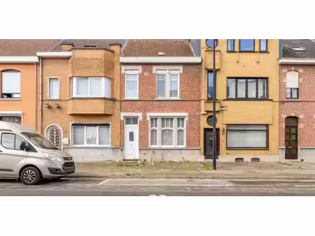 grande maison bien située au centre de renaix