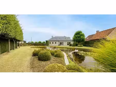 magnifique villa entretenue sur plus de 2 000 m² à kaster