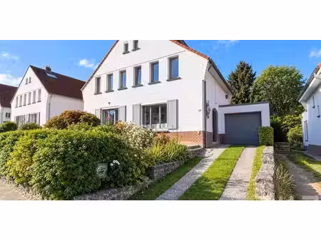 maison à louer à wezembeek-oppem pour € 2.400 avec 3 chambres à coucher