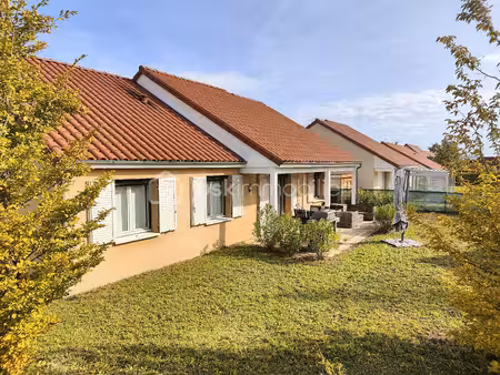maison de 114 m² à le cendre