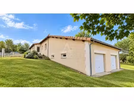 vente maison montbron  159m² 6 pièces 325 000€ avec garage