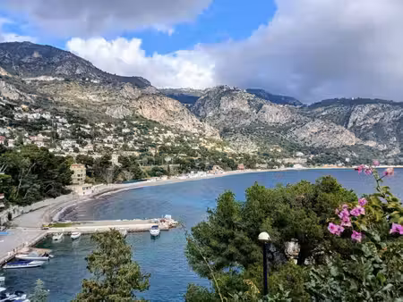 èze bord de mer – élégant 2 pièces avec jardin privatif