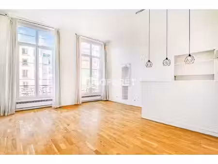 paris 4ème - rue saint-paul - appartement de 2 pièces.