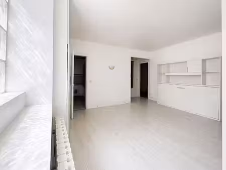 paris 16e ranelagh : 3 pièces sur cour  avec une pièce annexe en plus