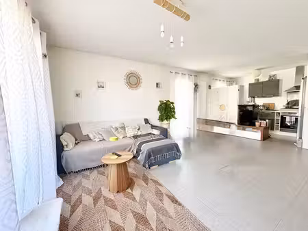 reignier t2 50 m² avec balcon 11 m² parking & cave dans une