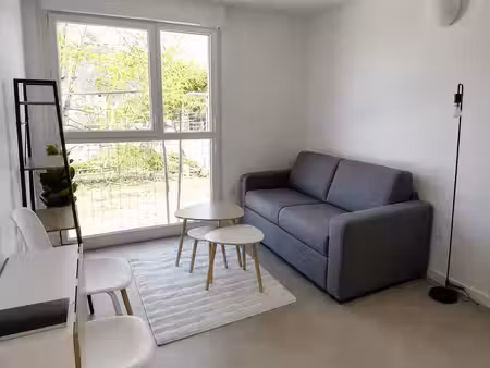 très beau studio en plein centre ville