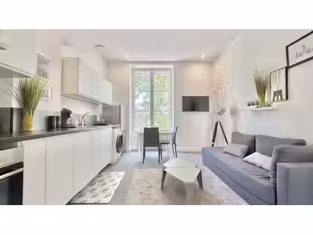 superbe t2 lumineux de 32 m2 tout équipé / emplacement idéal