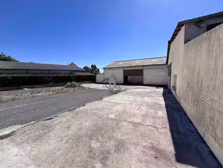 local professionnel - 300 m2 - requista