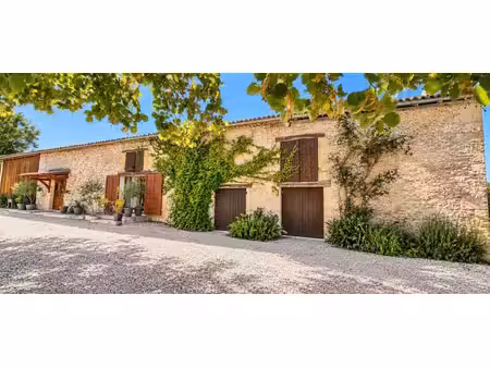 exclusivite : authentique ensemble immobilier sur 5831 m² de terrain .