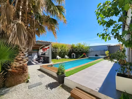 maison de plain-pied contemporaine (116 m²) édifiée sur une parcelle de 450 m2