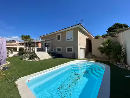 villa meublée jardin/piscine/terrasse/garage - 4 pièces - 160m²