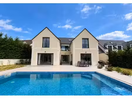 saint-witz  villa de 325 m2 habitable avec piscine