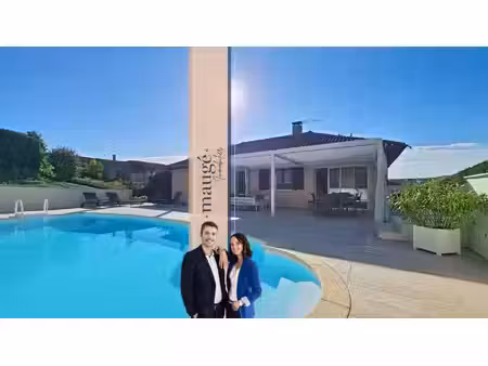 maison - 3 chambres - sous sol complet - cave - double garage - deux terrasses - pergola -