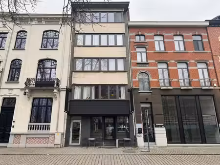 handelspand  gelegen op het leopoldplein