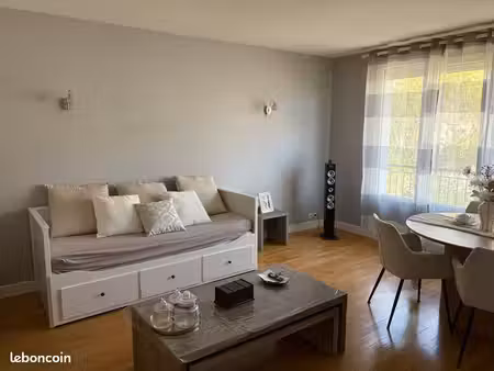 bel appartement t3 avec balcons et parking