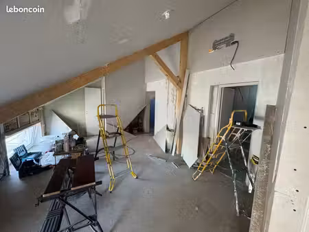 superbe f3 duplex entièrement rénové – 60 m² – 2 chambres – climatisation