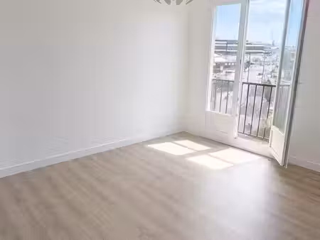 ève f2  sympa  plein centre  vue magnifique