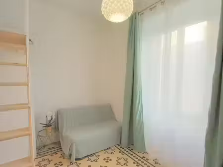 très beau studio meublé