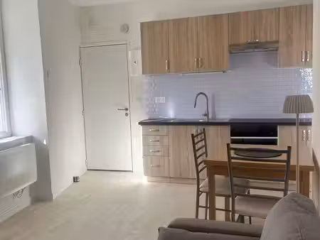 t2 meublé refait à neuf – 32 m² – centre-ville de candé