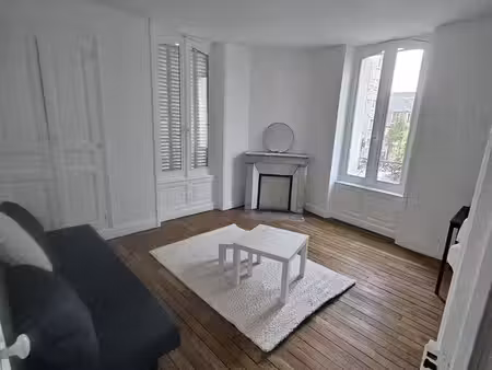 superbe t2 centre ville climatisé refait à neuf