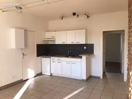 t2 non meublé à deux pas du centre ville