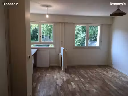 studio 1 pièce 27 m²