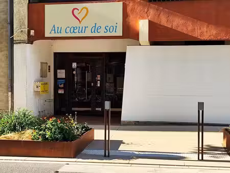 spacieux local à usage professionnel de 59 30 m2 avec cour privative