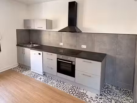 ? maison mitoyenne rénovée – 90 m² – 2 chambres – 850 cc