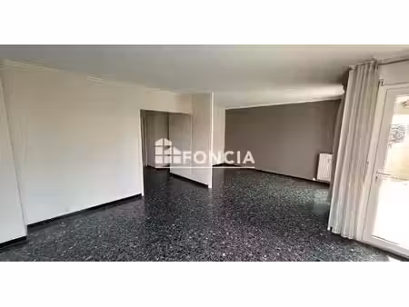 exclusivité carpentras : t3 de 87 m² avec deux chambres  balcon et cave  libre de suite