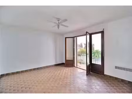 castelnau-le-lez - arrêt de tram clairval - t1 de 21.88 m² avec balcon de 3.8m² et parking
