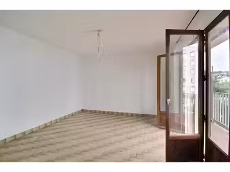castelnau-le-lez - arrêt de tram clairval - studio avec balcon et parking