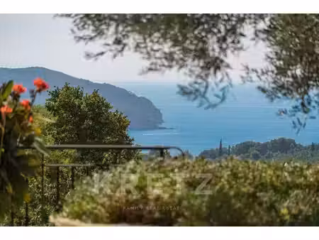 maison de luxe à vendre à la cadière-d'azur