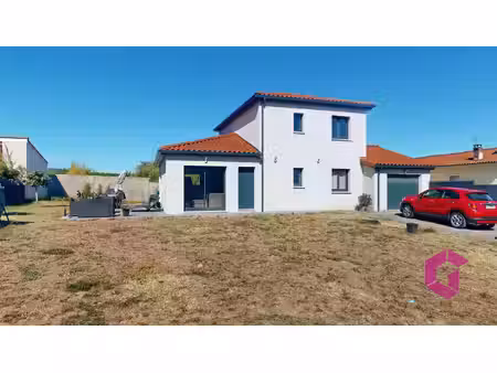 maison récente  4 chambres   avec garage sur 900 m2 de terra