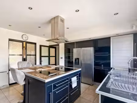 maison familiale t5  183 m²  vaste piece de vie  hauteur sous charpente  deux bureaux  pis