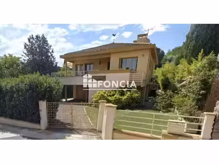 castelnau-le-lez – belle villa traditionnelle t6 de 160 m² avec terrasse et beau terrain b