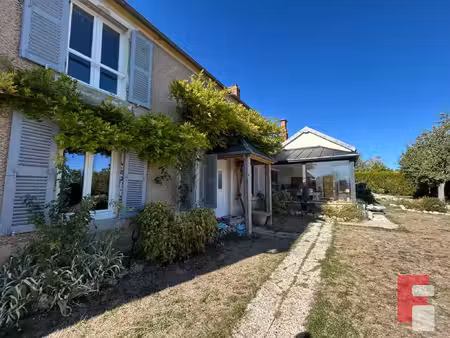 vitry-le-croisé spacieuse maison familiale avec beaux volu