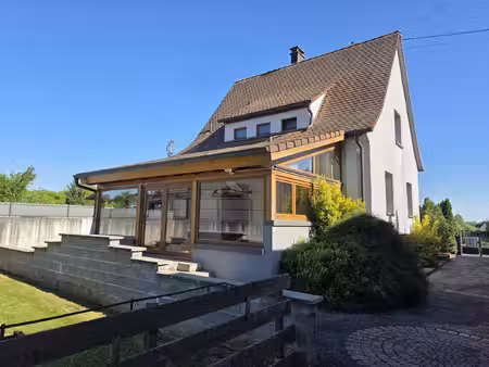 maison individuelle avec véranda  jardin et garage