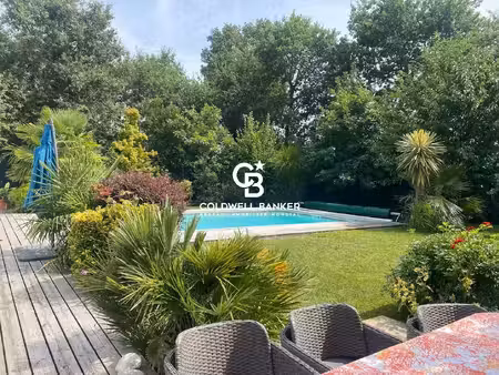 maison familiale proche de tout  avec grand terrain et dépendances