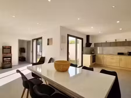 location meublée appartement 5 pièces 170 m² à venissieux (69200)  690 €