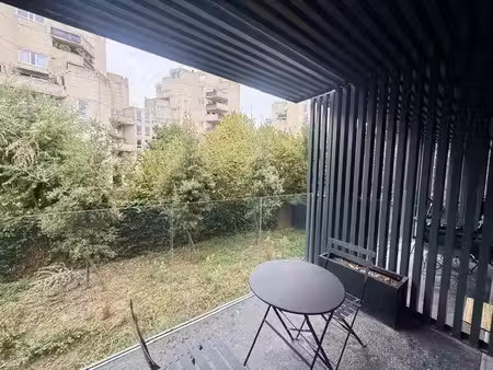 studio meublé avec balcon
