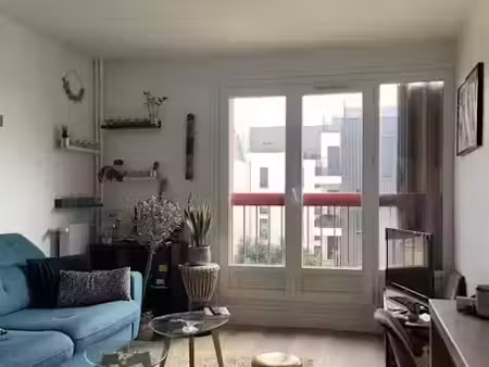 location meublée appartement 2 pièces 39 m² à chatillon (92320)  1 250 €