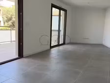 location appartement 3 pièces 67.74 m² à aix-en-provence (13090)  1 650 €