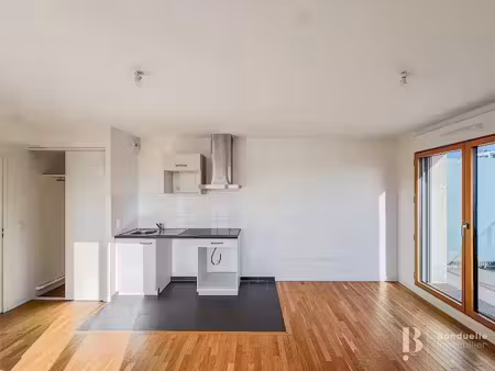 location appartement 2 pièces 45.4 m² à paris 19ème (75019)  1 468 €