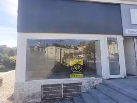 location bureaux et commerces à segre (49500) : à louer / 61m² segre