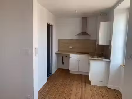 location appartement 2 pièces 42 m² à saint-fort-sur-gironde (17240)